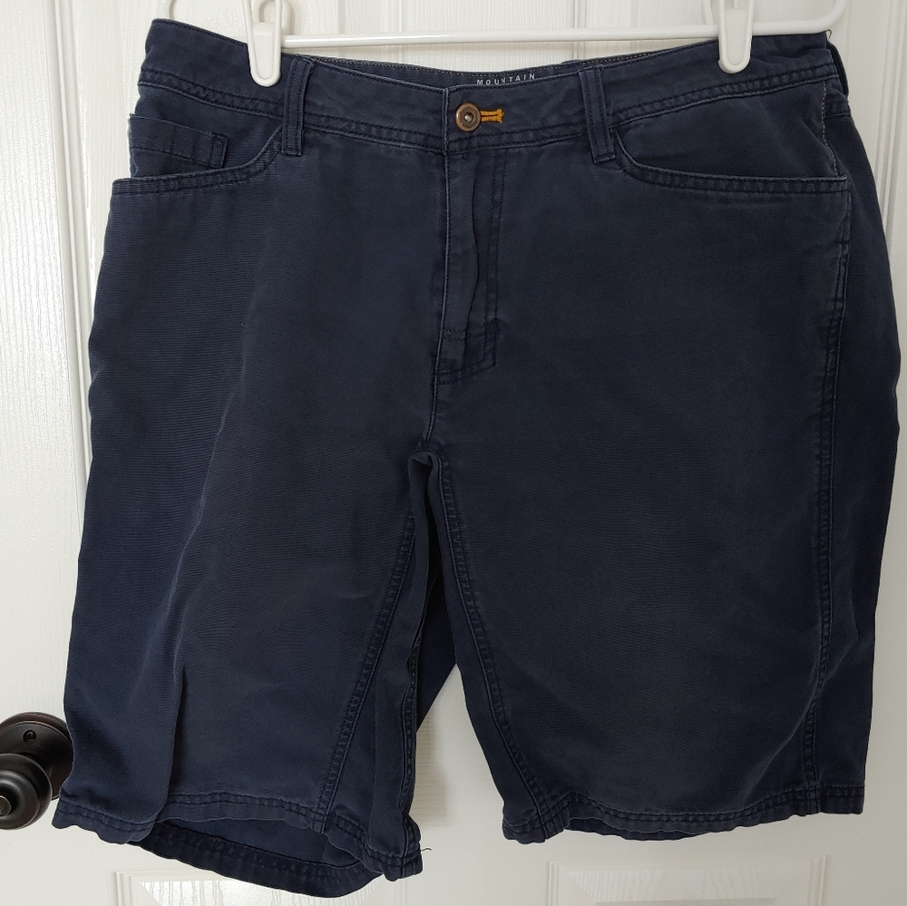 Mountain Hardware Navy Flat front shorts